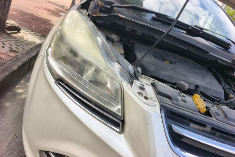 Used Ford Kuga 2015 1.5L GTDi Four-Wheel-Drive Elite Model Right Front Headlight