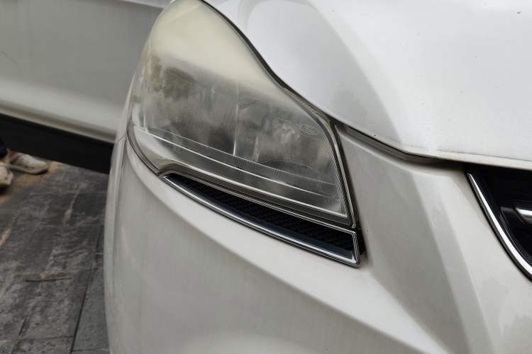 Used Ford Kuga 2015 1.5L GTDi Two-Wheel-Drive Comfort Model Right Front Headlight