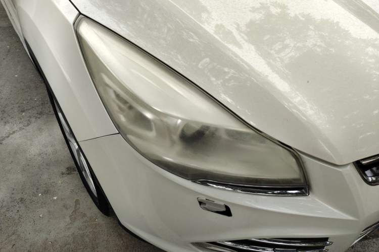 Used Ford Kuga 2015 2.0L GTDi Four-Wheel-Drive Sport Model Right Front Headlight