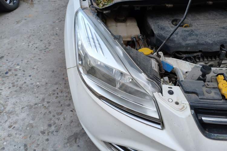 Used Ford Kuga 2015 1.5L GTDi Two-Wheel Drive Fashion Edition Right Front Headlight