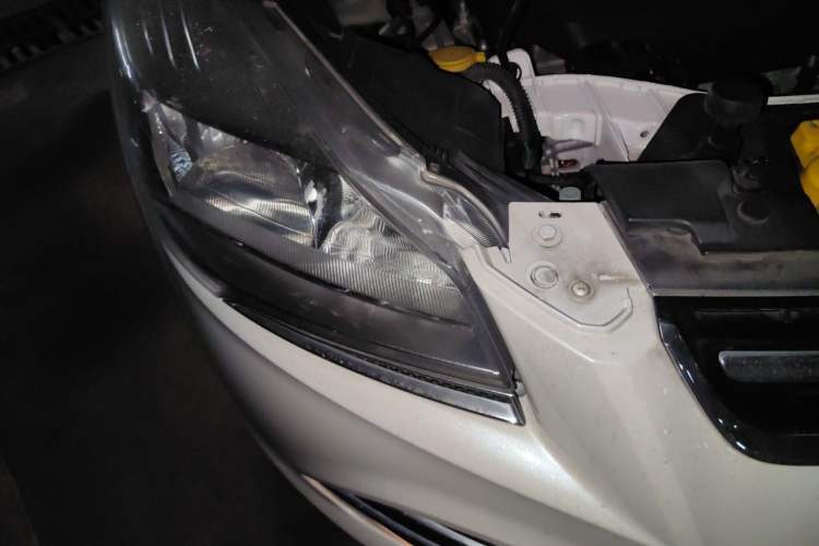 Used Ford Kuga 2015 1.5L GTDi Four-Wheel-Drive Elite Model Right Front Headlight