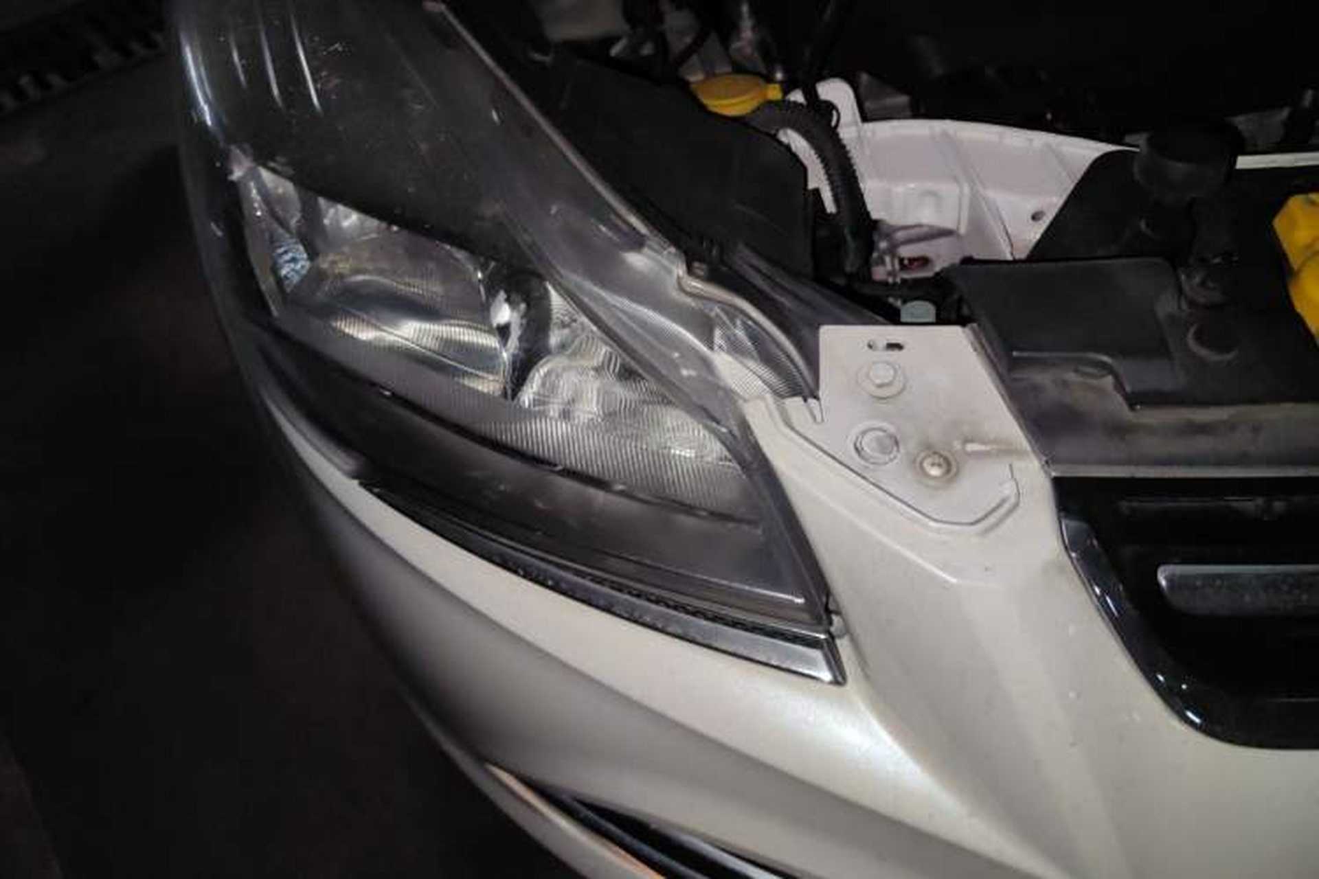 Used Ford Kuga 2015 1.5L GTDi Four-Wheel-Drive Elite Model Right Front Headlight
