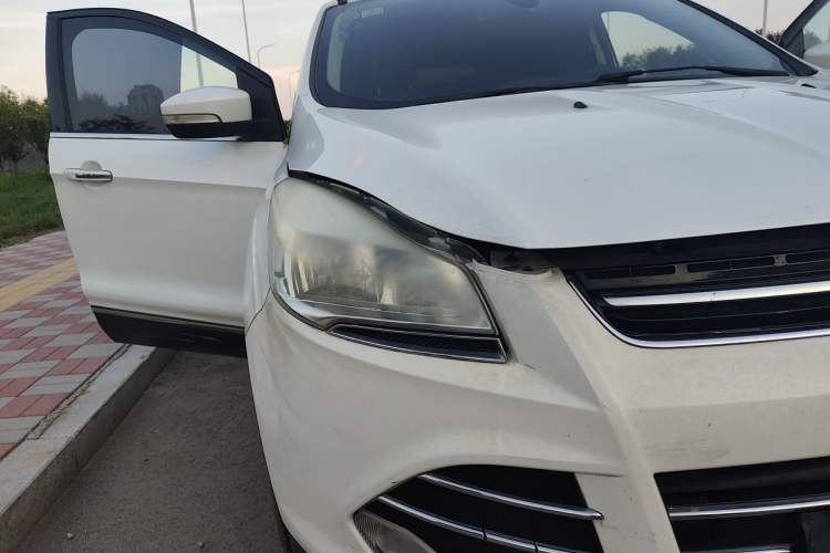 Used Ford Kuga 2015 2.0L GTDi Four-Wheel Drive Elite Model Right Front Headlight