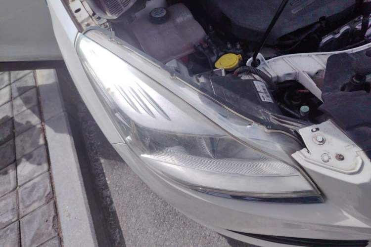 Used Ford Kuga 2015 1.5L GTDi Two-Wheel-Drive Comfort Model Right Front Headlight