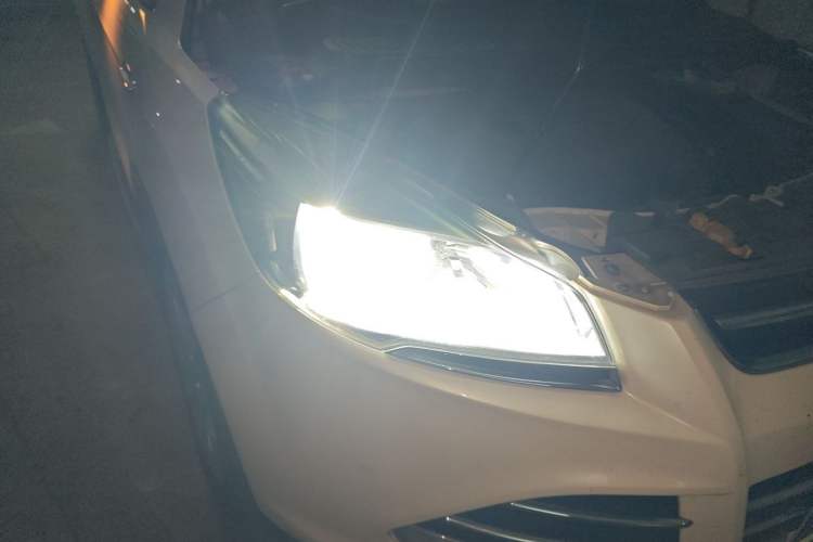 Used Ford Kuga 2015 1.5L GTDi Four-Wheel-Drive Elite Model Right Front Headlight