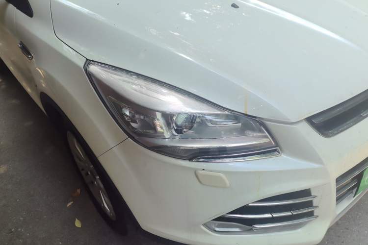 Used Ford Kuga 2015 2.0L GTDi Four-Wheel Drive Prestige Model Right Front Headlight