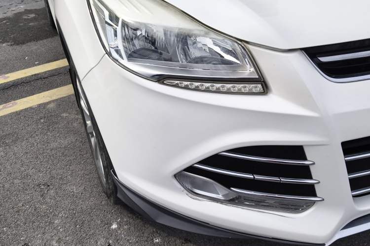 Used Ford Kuga 2015 1.5L GTDi Four-Wheel-Drive Elite Model Right Front Headlight