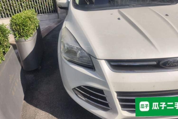 Used Ford Kuga 2015 2.0L GTDi Four-Wheel Drive Elite Model Right Front Headlight