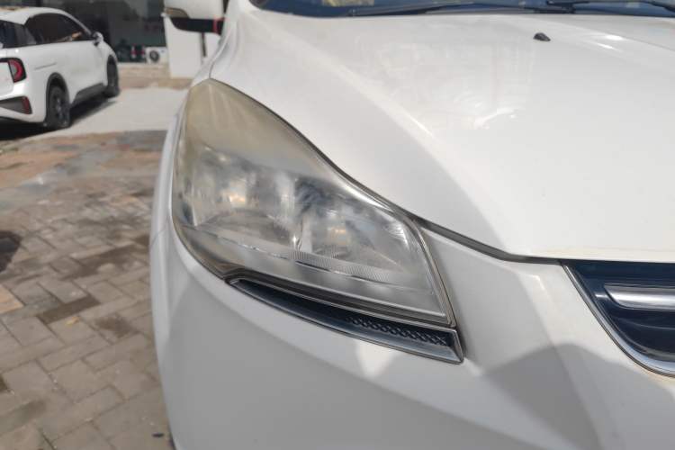 Used Ford Kuga 2015 1.5L GTDi Two-Wheel-Drive Comfort Model Right Front Headlight