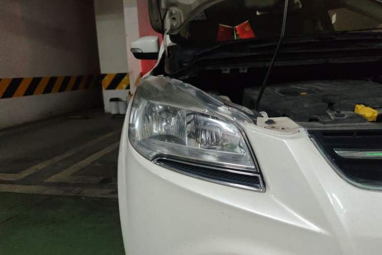 Used Ford Kuga 2015 1.5L GTDi Four-Wheel-Drive Elite Model Right Front Headlight
