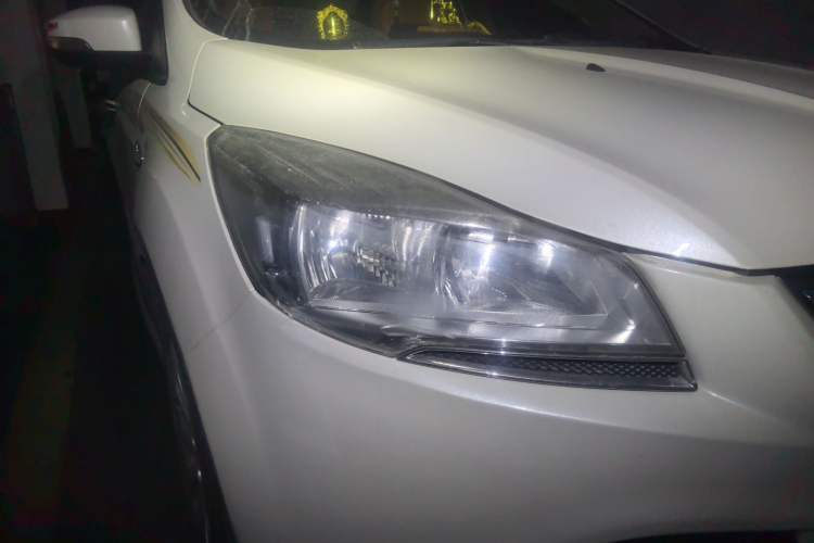 Used Ford Kuga 2015 2.0L GTDi Four-Wheel Drive Elite Model Right Front Headlight