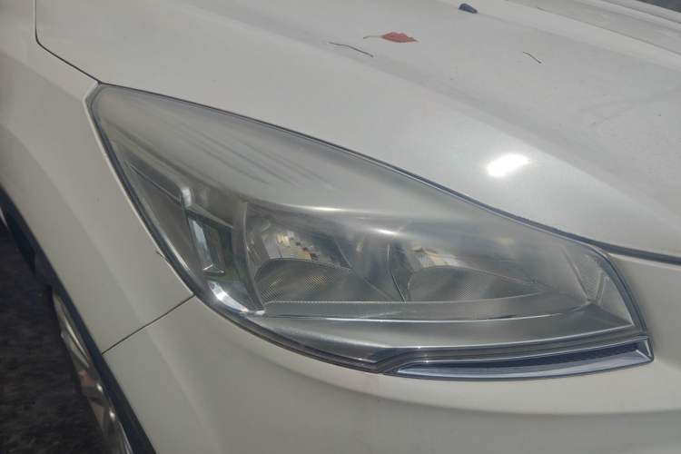 Used Ford Kuga 2015 1.5L GTDi Four-Wheel-Drive Elite Model Right Front Headlight