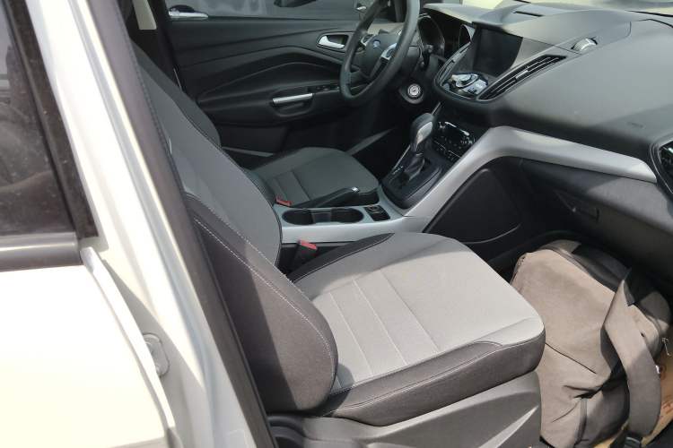 Used Ford Kuga 2015 1.5L GTDi Two-Wheel-Drive Comfort Model Right Front Seat