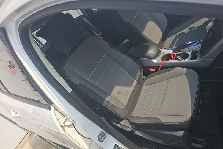 Used Ford Kuga 2015 1.5L GTDi Two-Wheel-Drive Comfort Model Right Front Seat