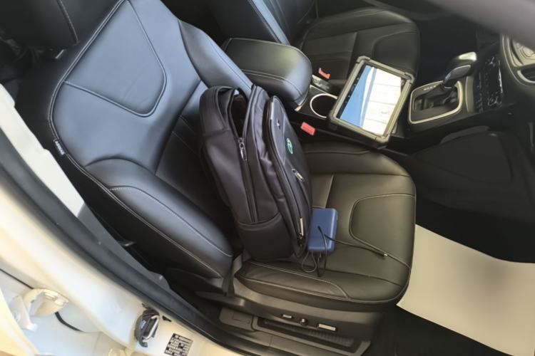 Used Ford Kuga 2015 2.0L GTDi Four-Wheel-Drive Sport Model Right Front Seat