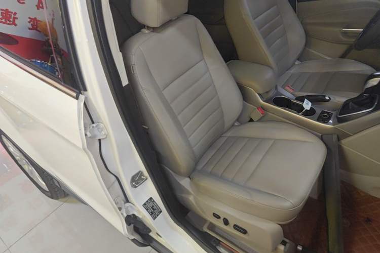 Used Ford Kuga 2015 2.0L GTDi Four-Wheel Drive Elite Model Right Front Seat
