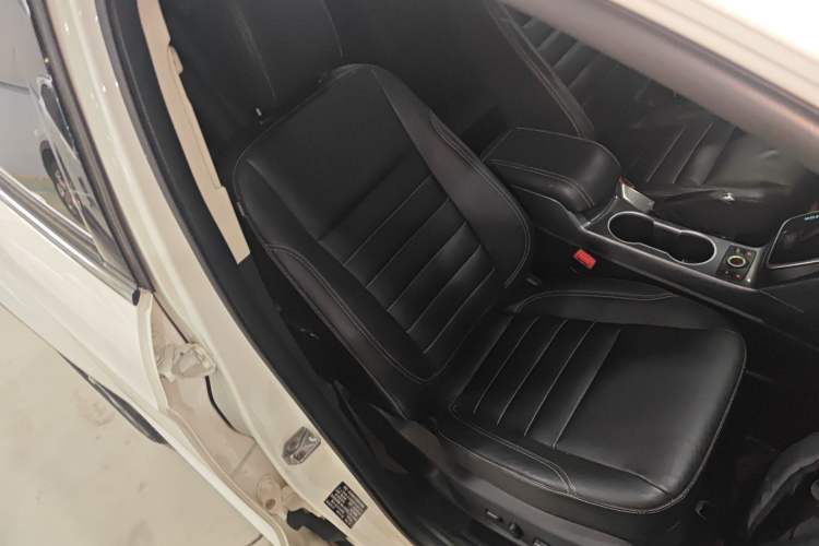 Used Ford Kuga 2015 2.0L GTDi Four-Wheel Drive Elite Model Right Front Seat