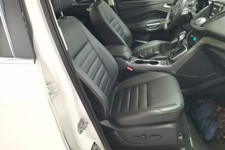 Used Ford Kuga 2015 2.0L GTDi Four-Wheel Drive Elite Model Right Front Seat