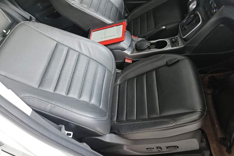Used Ford Kuga 2015 1.5L GTDi Four-Wheel-Drive Elite Model Right Front Seat