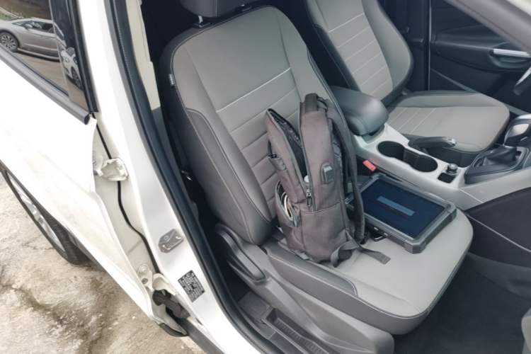 Used Ford Kuga 2015 1.5L GTDi Two-Wheel-Drive Comfort Model Right Front Seat