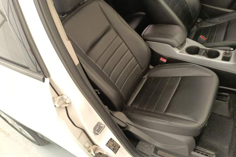 Used Ford Kuga 2015 1.5L GTDi Two-Wheel-Drive Comfort Model Right Front Seat