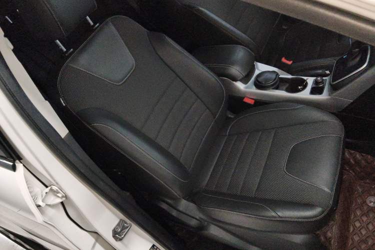 Used Ford Kuga 2015 1.5L GTDi Two-Wheel Drive Fashion Edition Right Front Seat