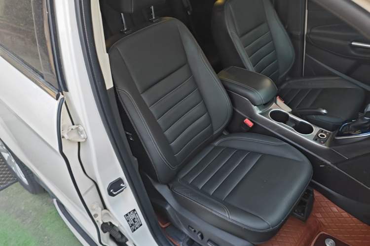 Used Ford Kuga 2015 1.5L GTDi Four-Wheel-Drive Elite Model Right Front Seat