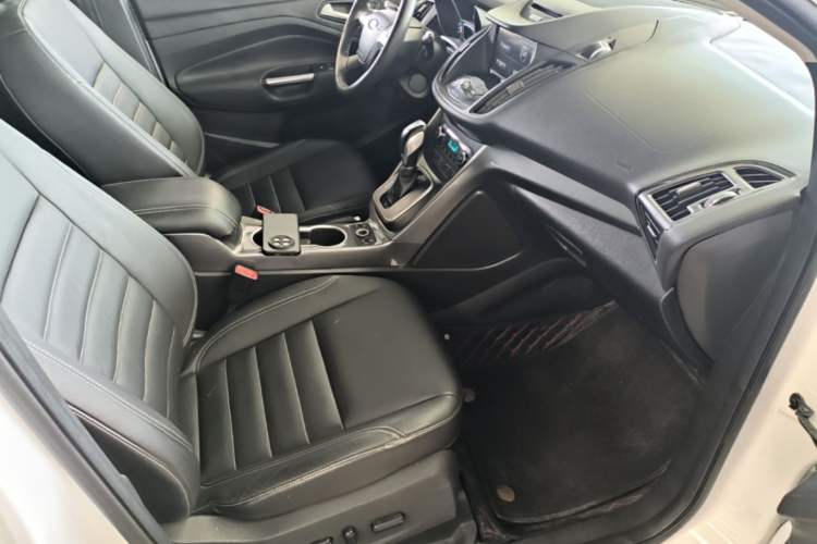 Used Ford Kuga 2015 1.5L GTDi Four-Wheel-Drive Elite Model Right Front Seat
