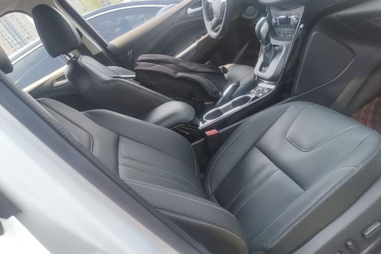 Used Ford Kuga 2015 2.0L GTDi Four-Wheel-Drive Sport Model Right Front Seat
