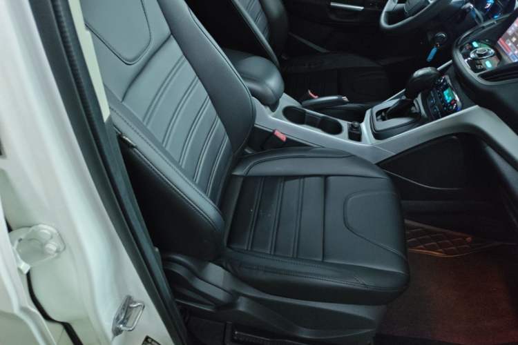 Used Ford Kuga 2015 1.5L GTDi Two-Wheel-Drive Comfort Model Right Front Seat