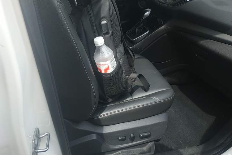 Used Ford Kuga 2015 1.5L GTDi Four-Wheel-Drive Elite Model Right Front Seat