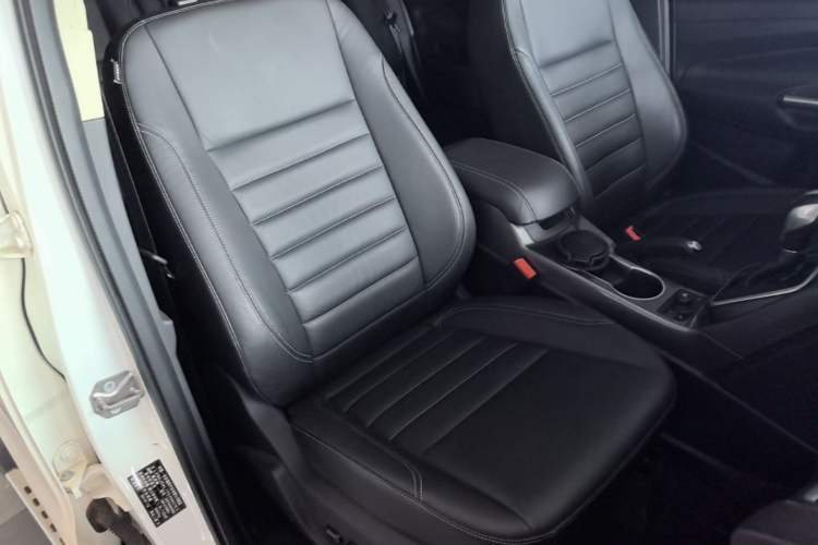 Used Ford Kuga 2015 1.5L GTDi Four-Wheel-Drive Elite Model Right Front Seat