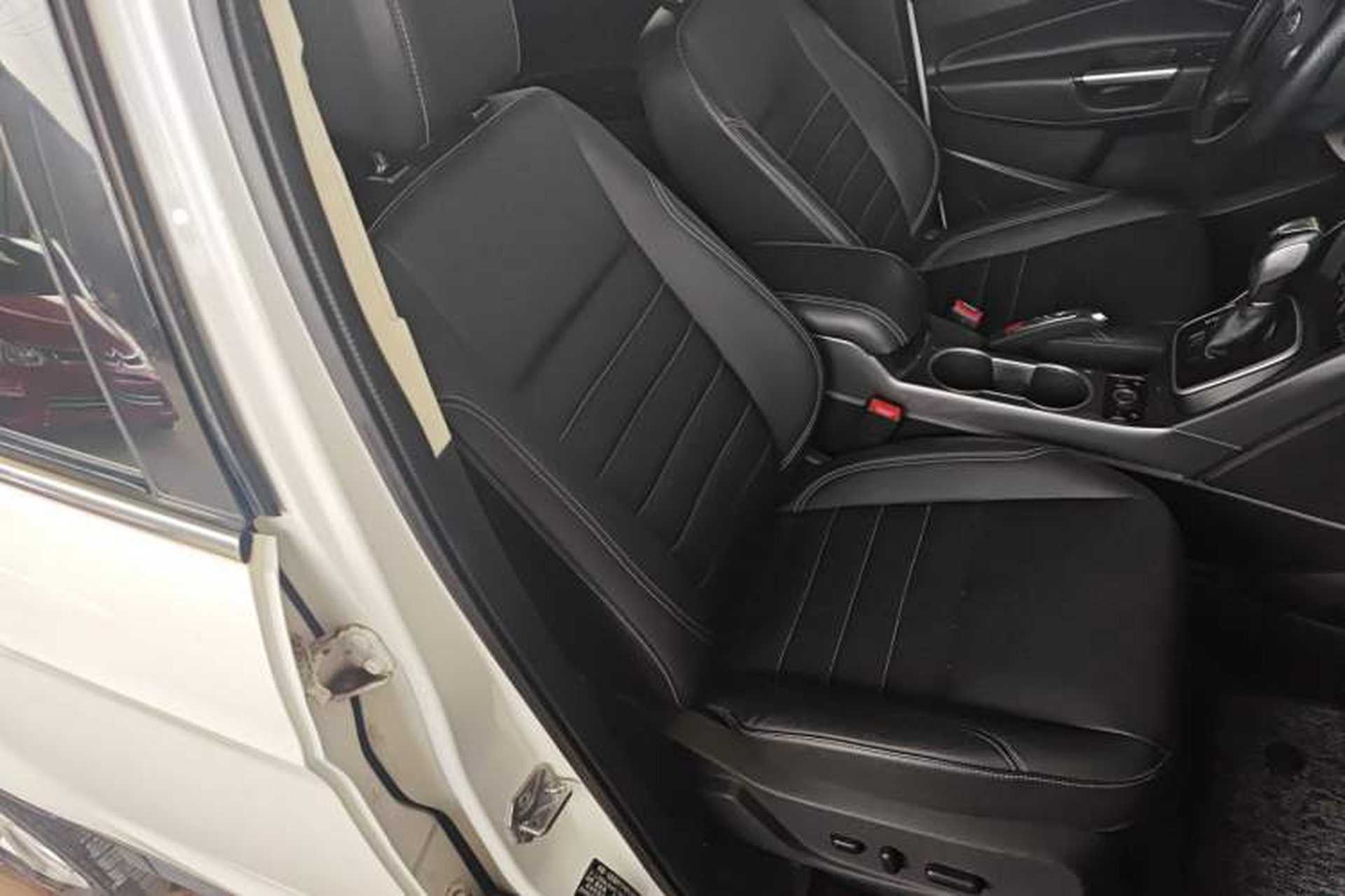 Used Ford Kuga 2015 2.0L GTDi Four-Wheel Drive Prestige Model Right Front Seat