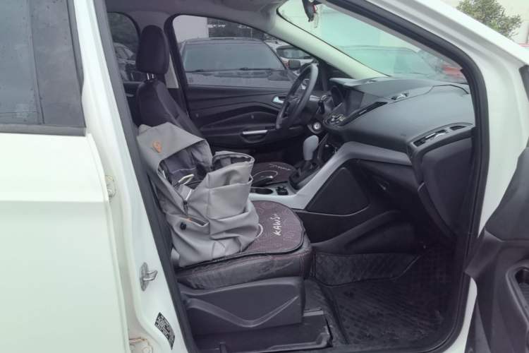 Used Ford Kuga 2015 1.5L GTDi Two-Wheel-Drive Comfort Model Right Front Seat