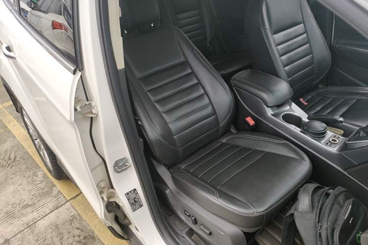 Used Ford Kuga 2015 2.0L GTDi Four-Wheel Drive Prestige Model Right Front Seat