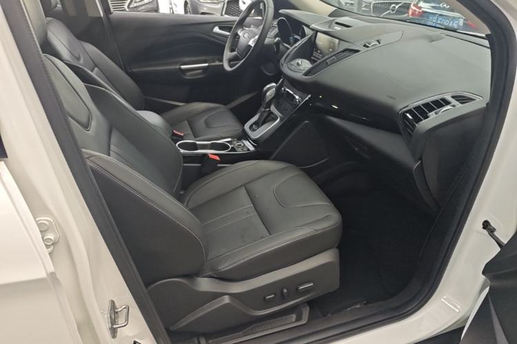 Used Ford Kuga 2015 2.0L GTDi Four-Wheel-Drive Sport Model Right Front Seat
