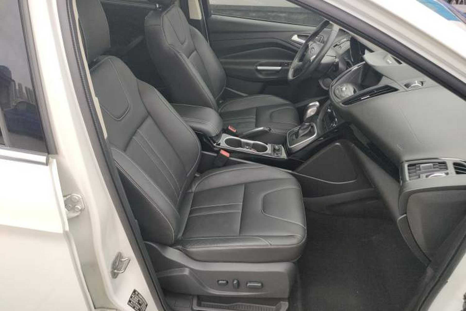 Used Ford Kuga 2015 2.0L GTDi Four-Wheel-Drive Sport Model Right Front Seat
