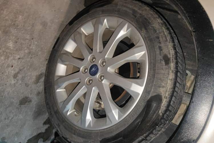 Used Ford Kuga 2015 1.5L GTDi Two-Wheel Drive Fashion Edition Right Front Wheel Hub