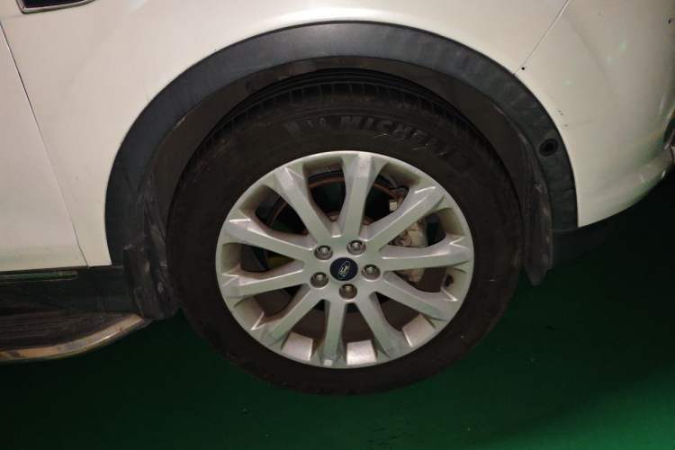 Used Ford Kuga 2015 2.0L GTDi Four-Wheel Drive Prestige Model Right Front Wheel Hub