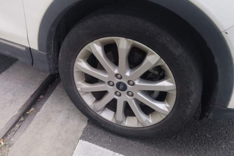 Used Ford Kuga 2015 2.0L GTDi Four-Wheel Drive Elite Model Right Front Wheel Hub