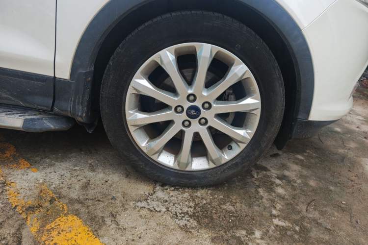 Used Ford Kuga 2015 1.5L GTDi Two-Wheel Drive Fashion Edition Right Front Wheel Hub