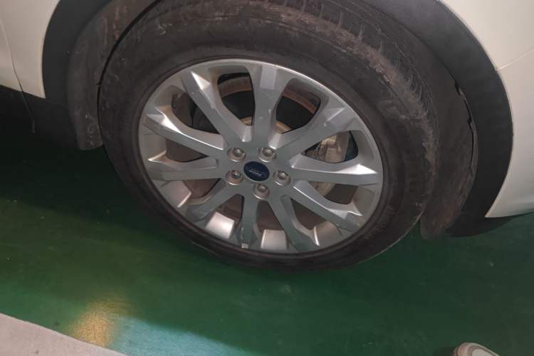 Used Ford Kuga 2015 1.5L GTDi Two-Wheel Drive Fashion Edition Right Front Wheel Hub