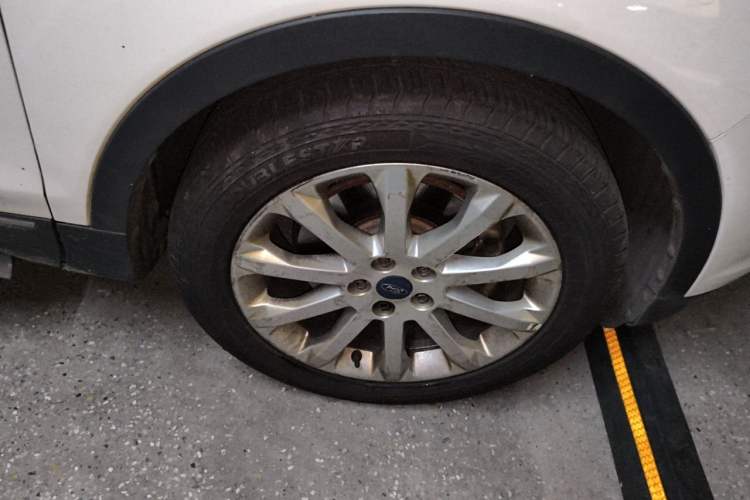 Used Ford Kuga 2015 1.5L GTDi Four-Wheel-Drive Elite Model Right Front Wheel Hub