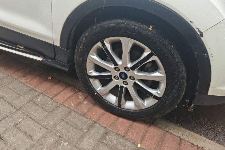 Used Ford Kuga 2015 1.5L GTDi Two-Wheel-Drive Comfort Model Right Front Wheel Hub