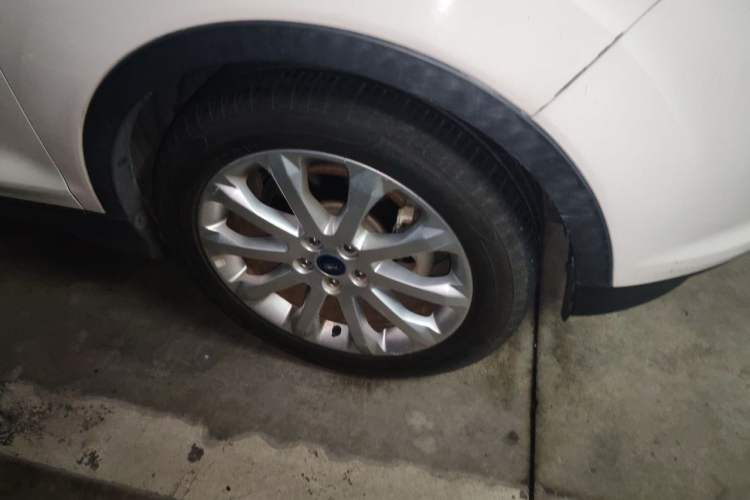 Used Ford Kuga 2015 1.5L GTDi Two-Wheel Drive Fashion Edition Right Front Wheel Hub