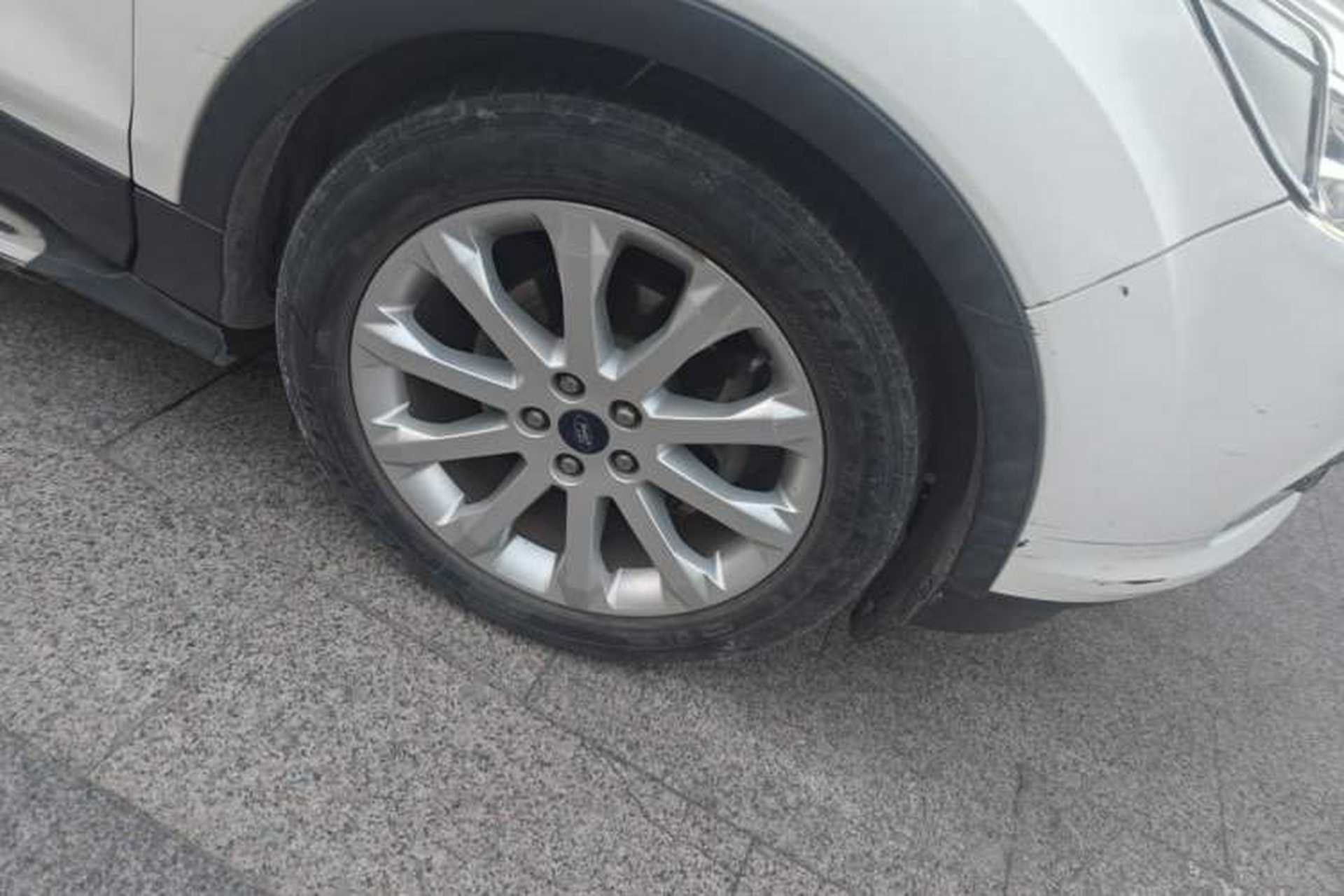 Used Ford Kuga 2015 1.5L GTDi Two-Wheel-Drive Comfort Model Right Front Wheel Hub