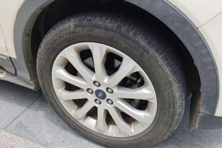 Used Ford Kuga 2015 1.5L GTDi Four-Wheel-Drive Elite Model Right Front Wheel Hub