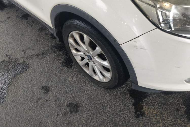 Used Ford Kuga 2015 1.5L GTDi Two-Wheel-Drive Comfort Model Right Front Wheel Hub
