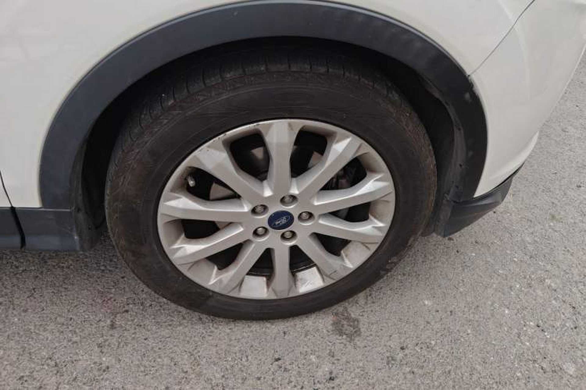 Used Ford Kuga 2015 1.5L GTDi Two-Wheel Drive Fashion Edition Right Front Wheel Hub