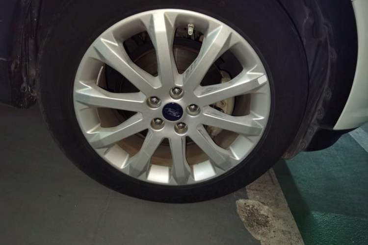 Used Ford Kuga 2015 1.5L GTDi Two-Wheel Drive Fashion Edition Right Front Wheel Hub
